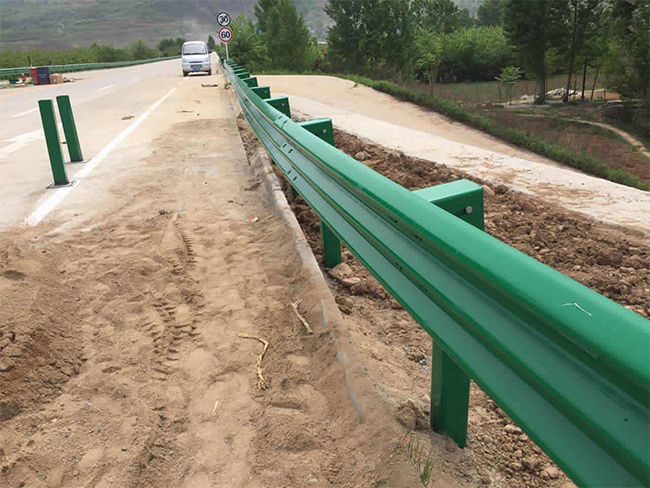 新疆高速路波形护栏