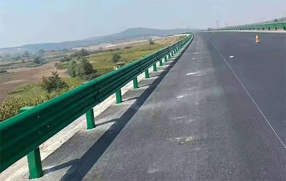 新疆高速路护栏
