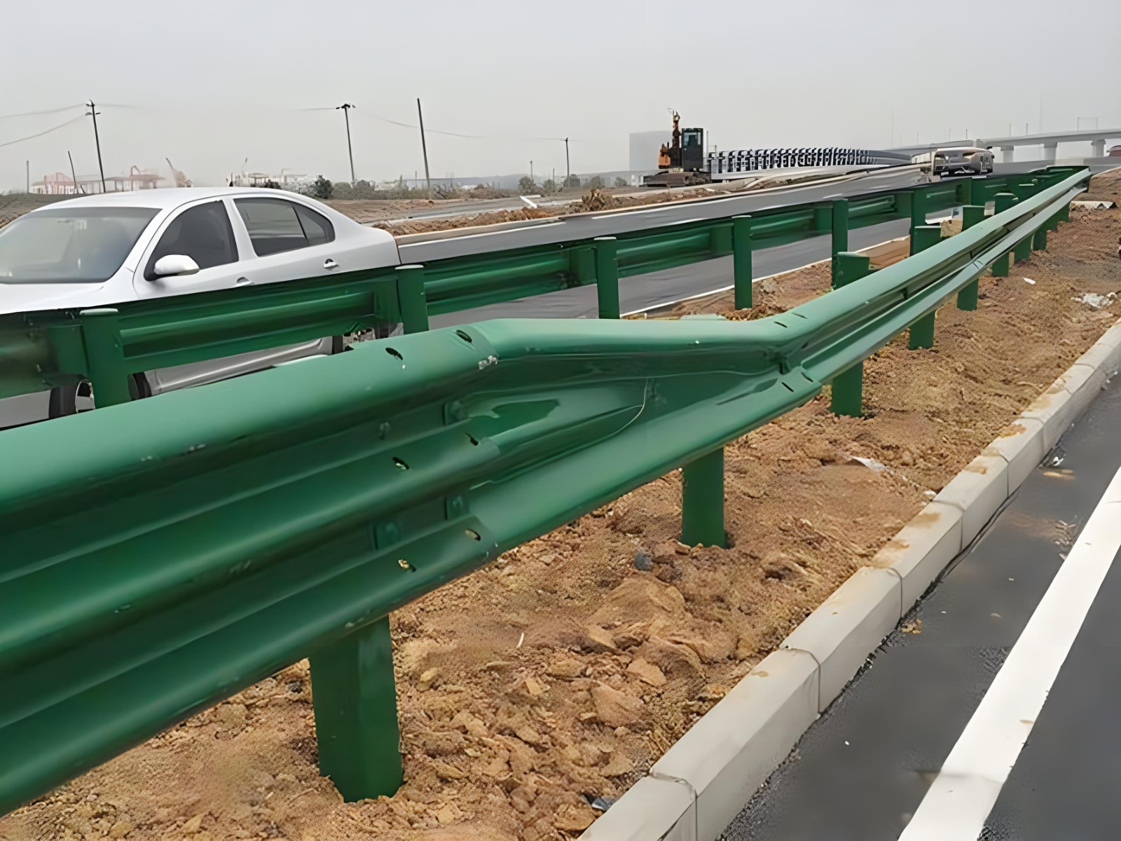 新疆高速波形护栏板日常维护方案确保道路安全新举措
